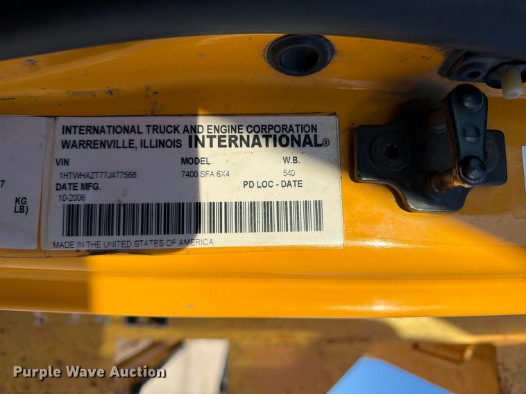 image for item DZ4742 2007 International 7400 dump truck