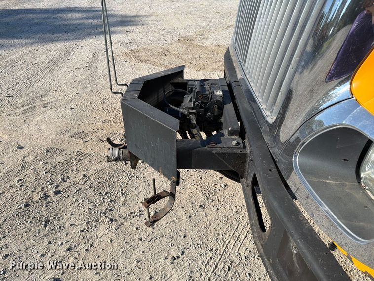 image for item DZ4743 2006 International 7300 oil distributor truck
