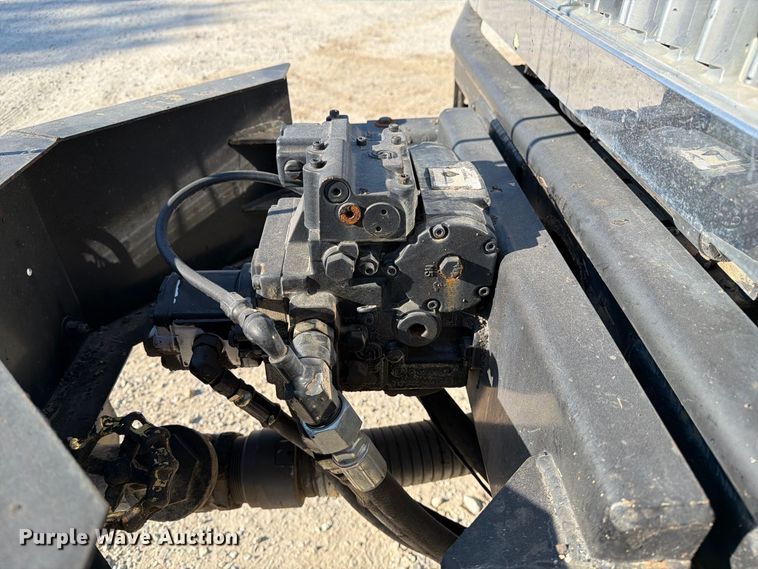image for item DZ4743 2006 International 7300 oil distributor truck