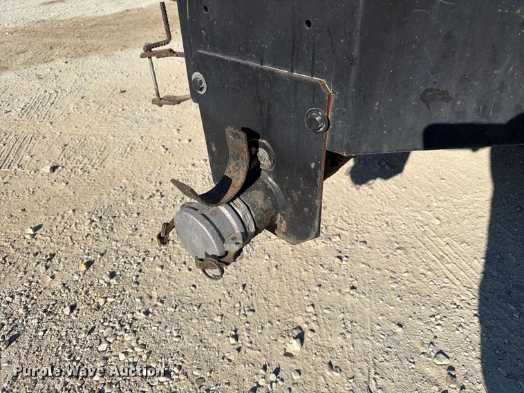 image for item DZ4743 2006 International 7300 oil distributor truck