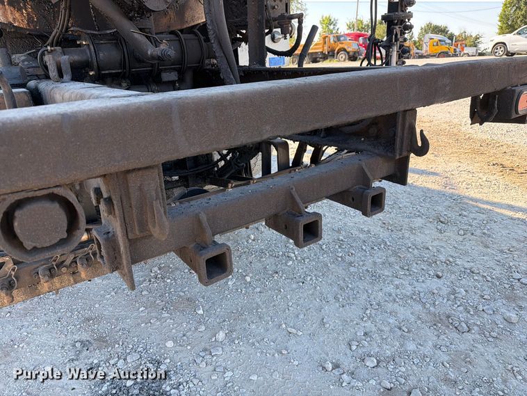 image for item DZ4743 2006 International 7300 oil distributor truck
