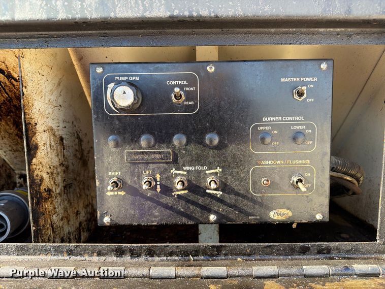 image for item DZ4743 2006 International 7300 oil distributor truck