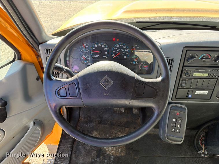 image for item DZ4743 2006 International 7300 oil distributor truck