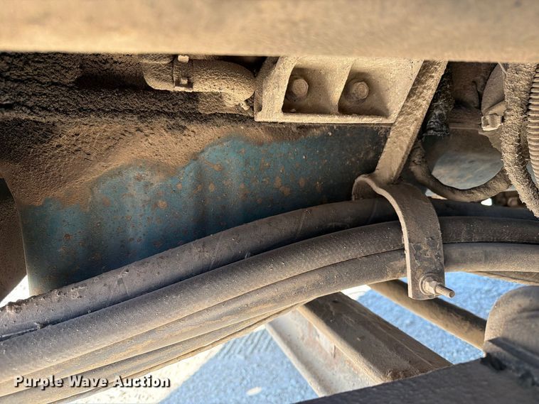 image for item DZ4743 2006 International 7300 oil distributor truck