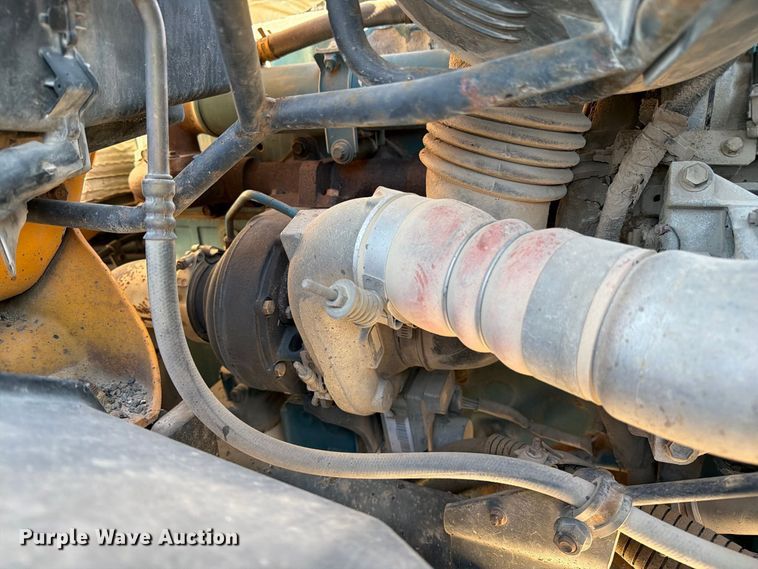 image for item DZ4743 2006 International 7300 oil distributor truck