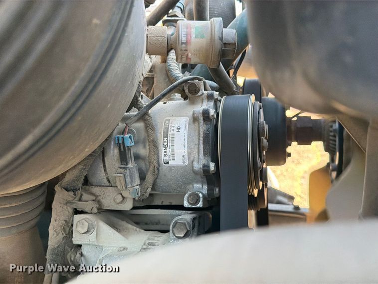 image for item DZ4743 2006 International 7300 oil distributor truck