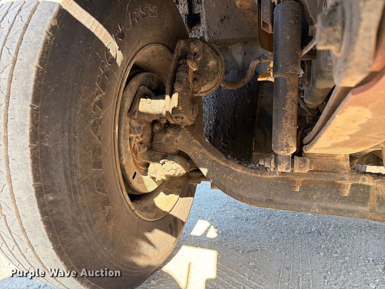 image for item DZ4743 2006 International 7300 oil distributor truck