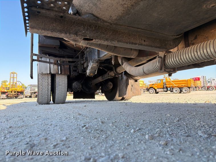 image for item DZ4743 2006 International 7300 oil distributor truck