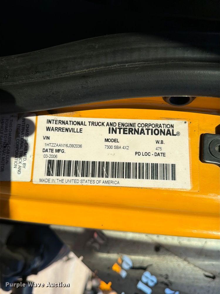 image for item DZ4743 2006 International 7300 oil distributor truck
