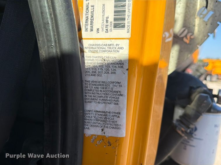image for item DZ4743 2006 International 7300 oil distributor truck