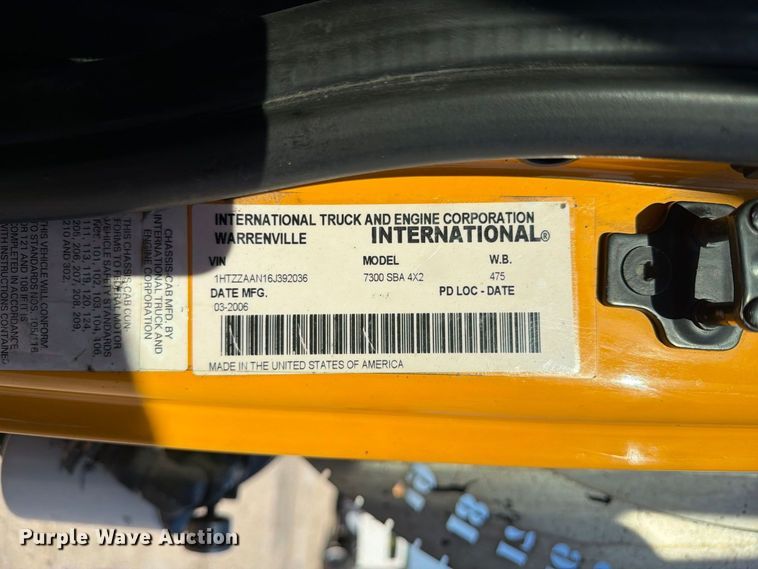 image for item DZ4743 2006 International 7300 oil distributor truck