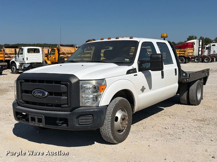image for item DZ4744 2015 Ford F350 Super Duty XL Crew Cab flatbed pickup truck