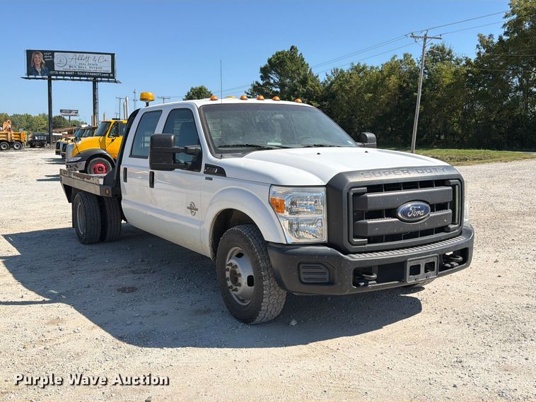 image for item DZ4744 2015 Ford F350 Super Duty XL Crew Cab flatbed pickup truck