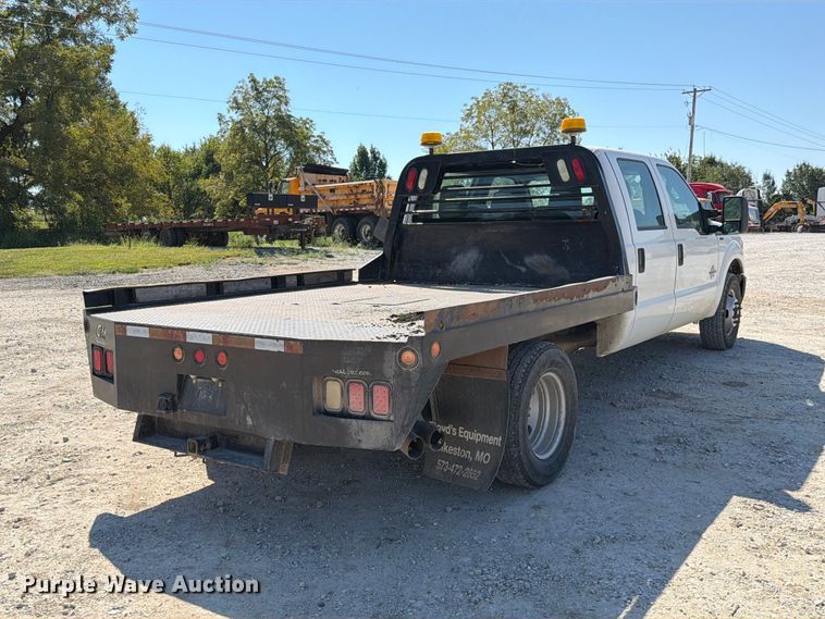 image for item DZ4744 2015 Ford F350 Super Duty XL Crew Cab flatbed pickup truck