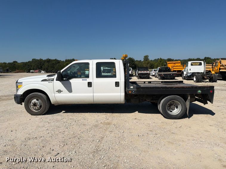 image for item DZ4744 2015 Ford F350 Super Duty XL Crew Cab flatbed pickup truck