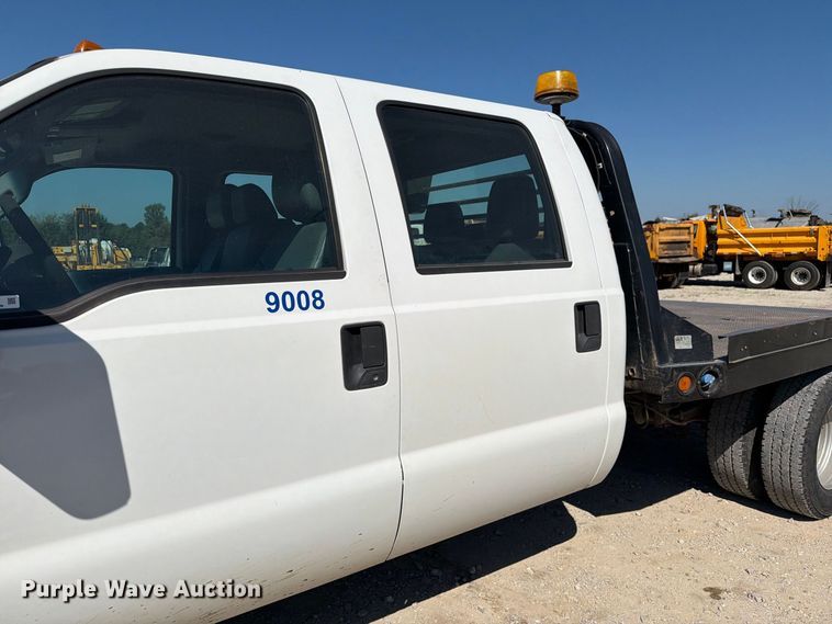 image for item DZ4744 2015 Ford F350 Super Duty XL Crew Cab flatbed pickup truck