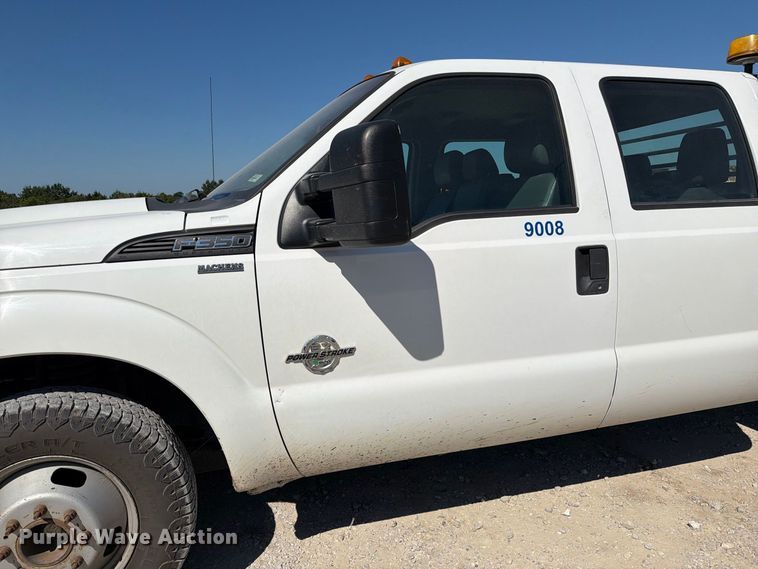 image for item DZ4744 2015 Ford F350 Super Duty XL Crew Cab flatbed pickup truck