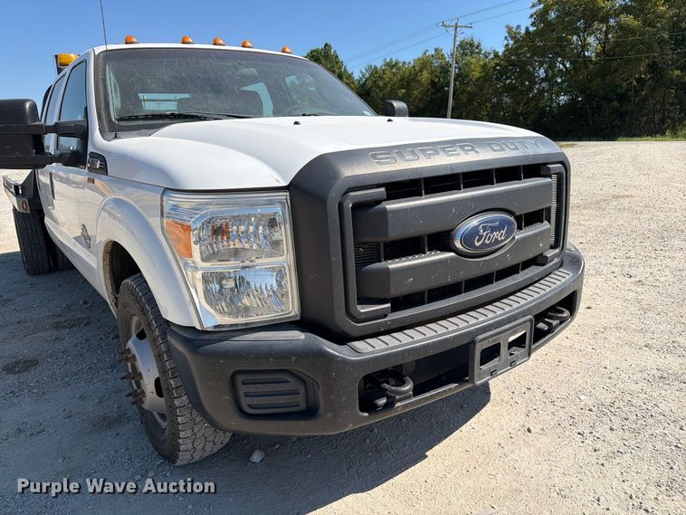 image for item DZ4744 2015 Ford F350 Super Duty XL Crew Cab flatbed pickup truck