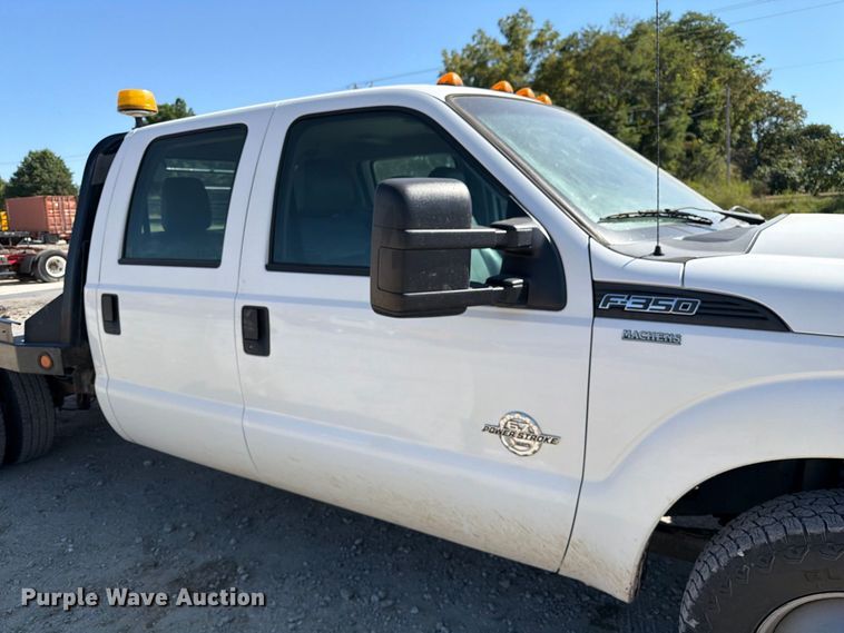 image for item DZ4744 2015 Ford F350 Super Duty XL Crew Cab flatbed pickup truck