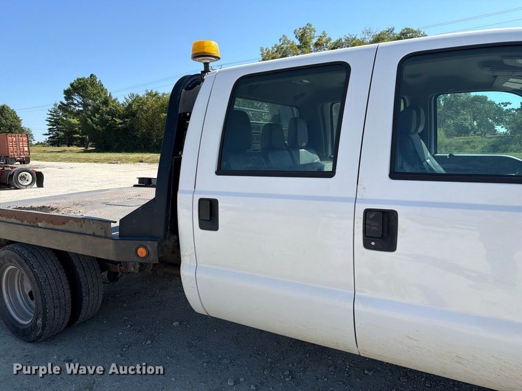 image for item DZ4744 2015 Ford F350 Super Duty XL Crew Cab flatbed pickup truck