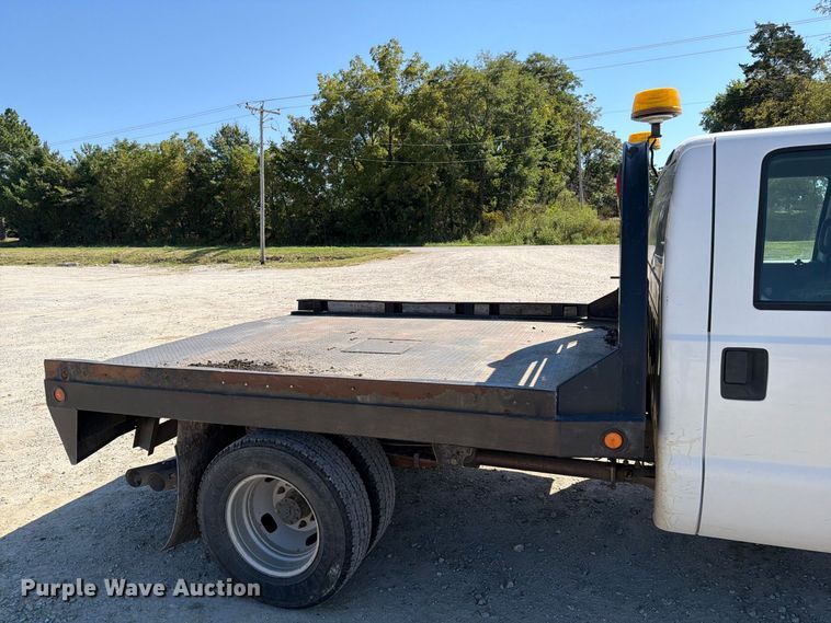 image for item DZ4744 2015 Ford F350 Super Duty XL Crew Cab flatbed pickup truck