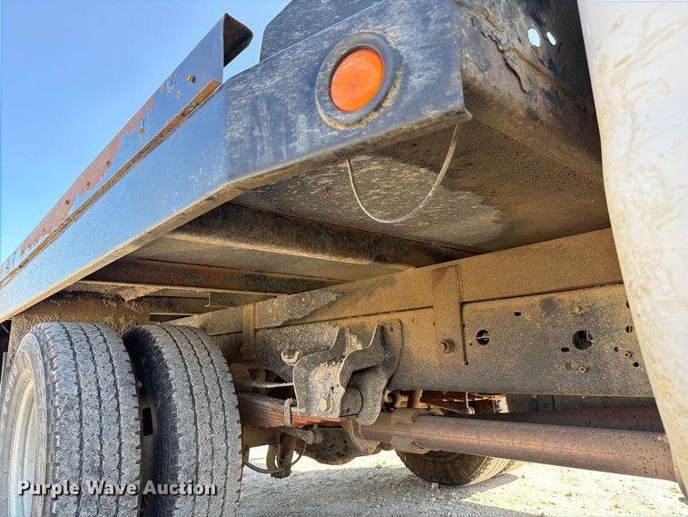 image for item DZ4744 2015 Ford F350 Super Duty XL Crew Cab flatbed pickup truck