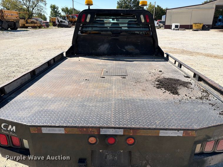 image for item DZ4744 2015 Ford F350 Super Duty XL Crew Cab flatbed pickup truck
