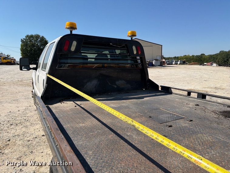 image for item DZ4744 2015 Ford F350 Super Duty XL Crew Cab flatbed pickup truck