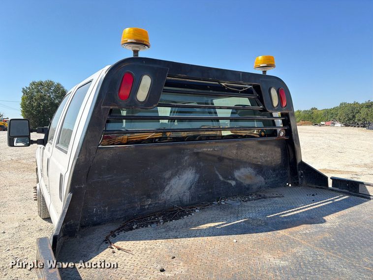 image for item DZ4744 2015 Ford F350 Super Duty XL Crew Cab flatbed pickup truck