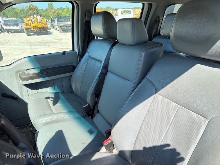image for item DZ4744 2015 Ford F350 Super Duty XL Crew Cab flatbed pickup truck