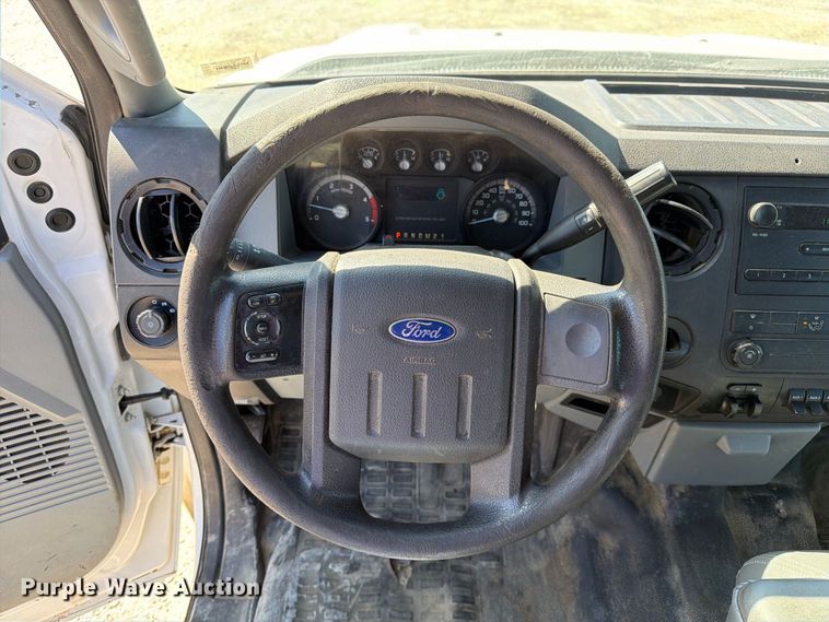 image for item DZ4744 2015 Ford F350 Super Duty XL Crew Cab flatbed pickup truck