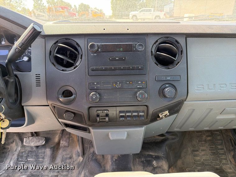 image for item DZ4744 2015 Ford F350 Super Duty XL Crew Cab flatbed pickup truck