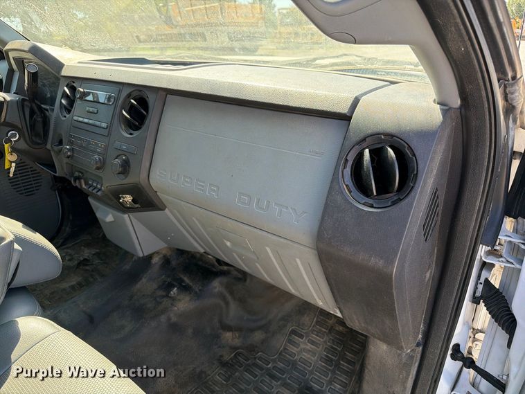 image for item DZ4744 2015 Ford F350 Super Duty XL Crew Cab flatbed pickup truck