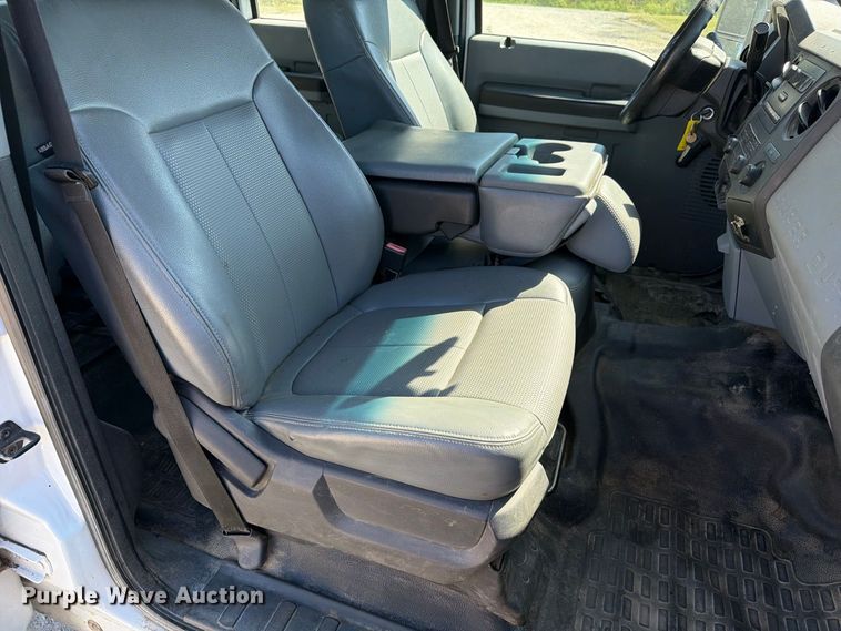 image for item DZ4744 2015 Ford F350 Super Duty XL Crew Cab flatbed pickup truck