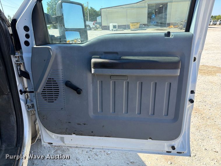 image for item DZ4744 2015 Ford F350 Super Duty XL Crew Cab flatbed pickup truck