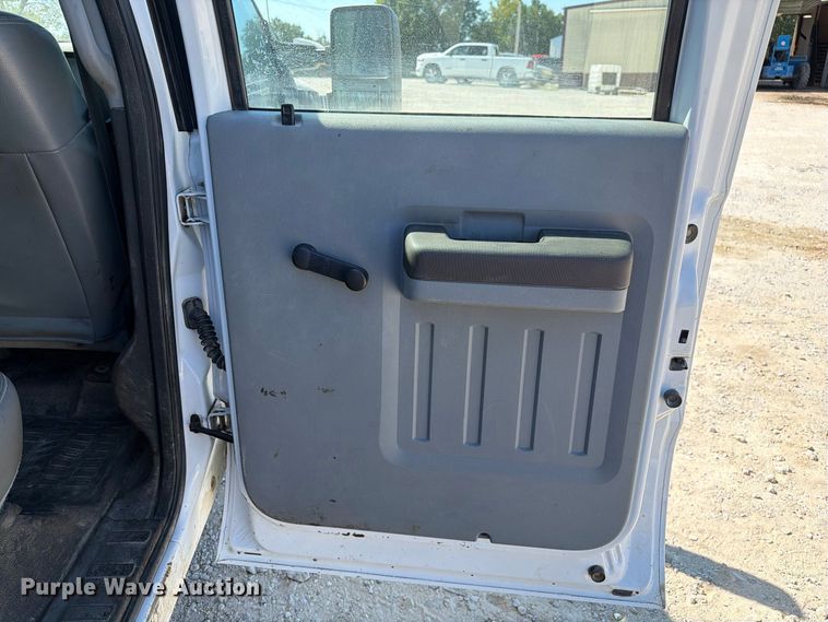 image for item DZ4744 2015 Ford F350 Super Duty XL Crew Cab flatbed pickup truck