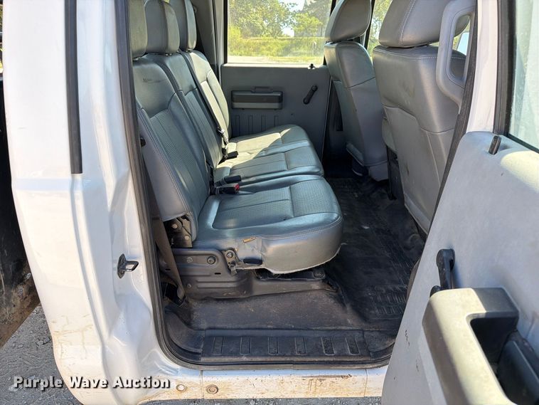 image for item DZ4744 2015 Ford F350 Super Duty XL Crew Cab flatbed pickup truck
