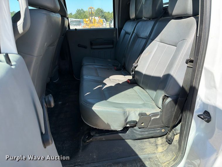 image for item DZ4744 2015 Ford F350 Super Duty XL Crew Cab flatbed pickup truck