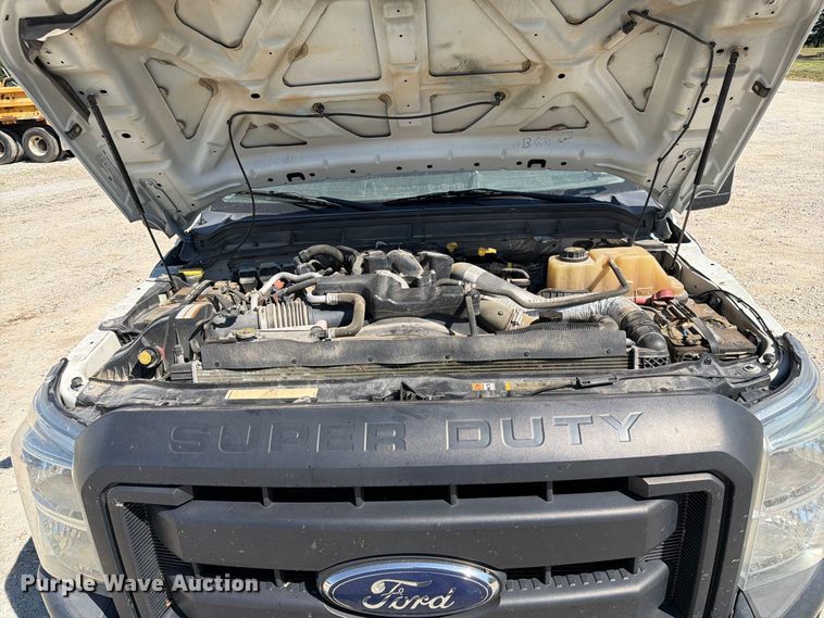 image for item DZ4744 2015 Ford F350 Super Duty XL Crew Cab flatbed pickup truck