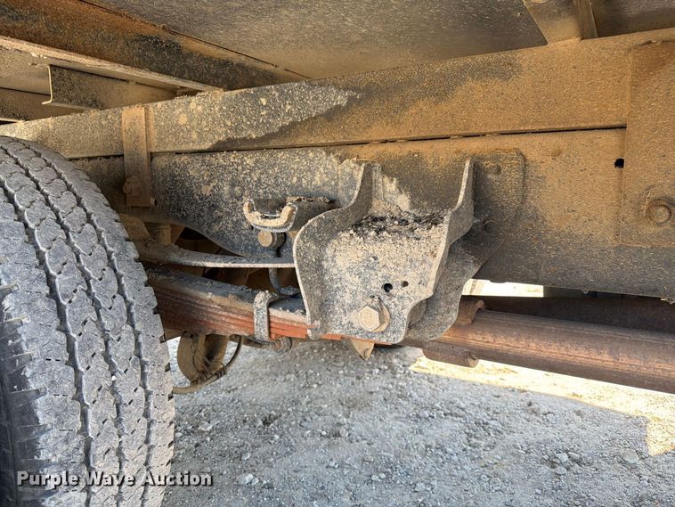 image for item DZ4744 2015 Ford F350 Super Duty XL Crew Cab flatbed pickup truck