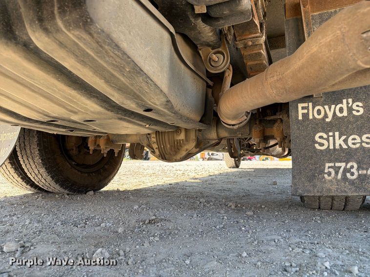 image for item DZ4744 2015 Ford F350 Super Duty XL Crew Cab flatbed pickup truck