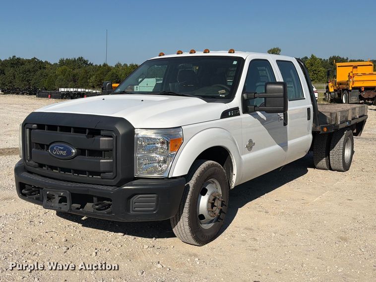 2015 Ford F350 Super Duty XL Crew Cab flatbed pickup truck