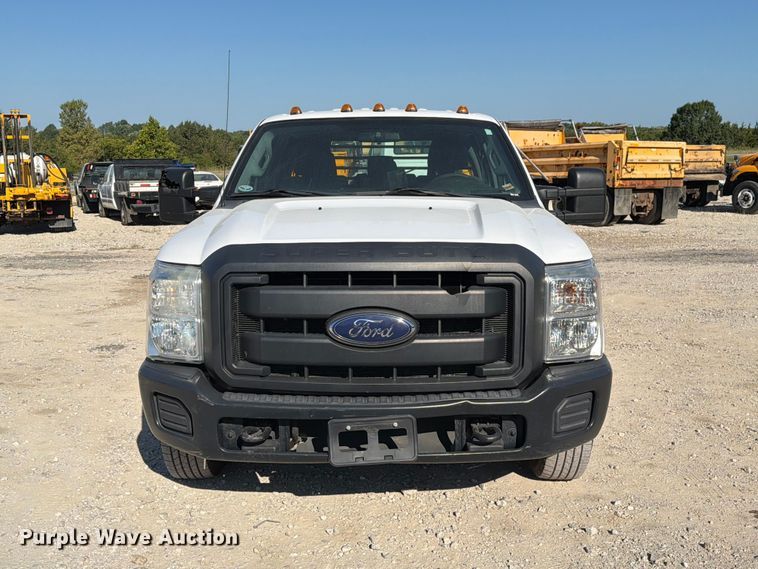 image for item DZ4745 2015 Ford F350 Super Duty XL Crew Cab flatbed pickup truck