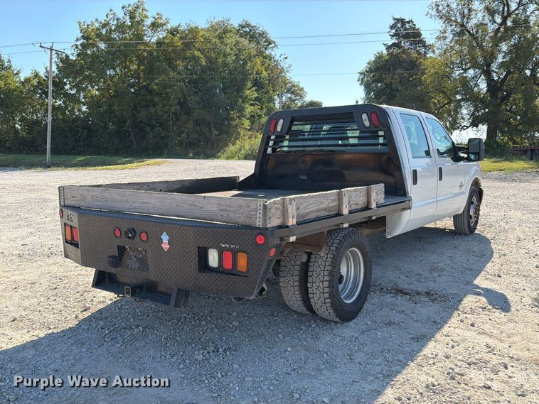 image for item DZ4745 2015 Ford F350 Super Duty XL Crew Cab flatbed pickup truck