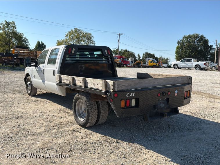 image for item DZ4745 2015 Ford F350 Super Duty XL Crew Cab flatbed pickup truck