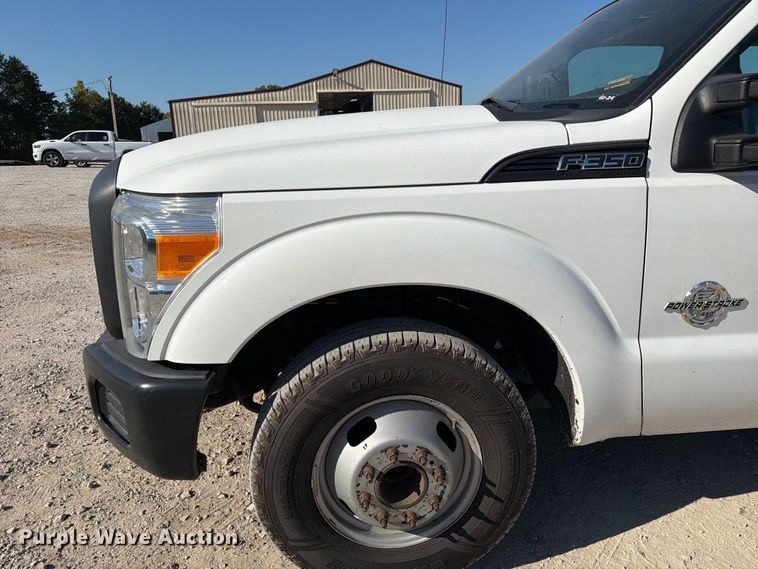 image for item DZ4745 2015 Ford F350 Super Duty XL Crew Cab flatbed pickup truck
