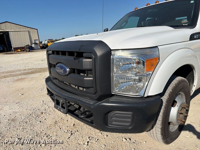image for item DZ4745 2015 Ford F350 Super Duty XL Crew Cab flatbed pickup truck