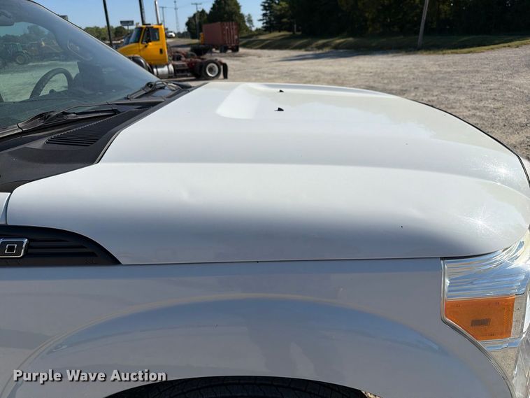 image for item DZ4745 2015 Ford F350 Super Duty XL Crew Cab flatbed pickup truck
