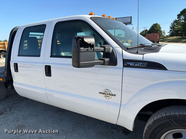 image for item DZ4745 2015 Ford F350 Super Duty XL Crew Cab flatbed pickup truck
