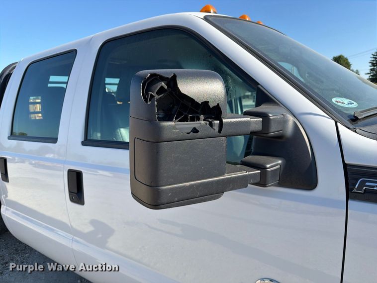 image for item DZ4745 2015 Ford F350 Super Duty XL Crew Cab flatbed pickup truck